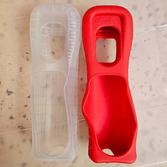 2 Wii silicone controller cases, EUC condition, OEM Nintendo, 1 red, 1 clear - Picture 3 of 6